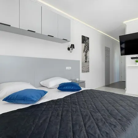 Cosy With Parking & Balcony By Renters Appartement