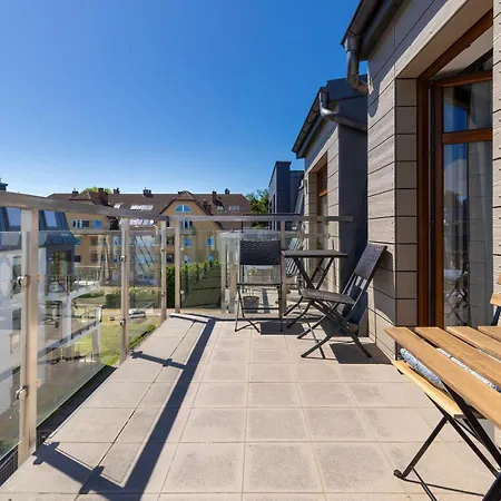 Cosy With Parking & Balcony By Renters