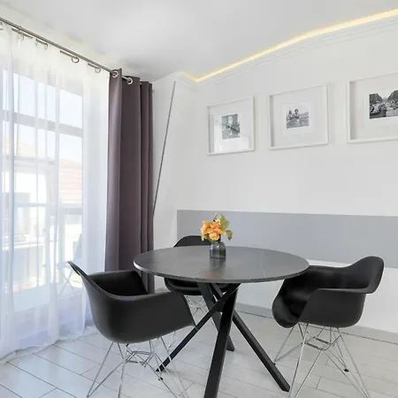 Appartement Cosy With Parking & Balcony By Renters